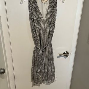 Great throw on.  V neck with belt